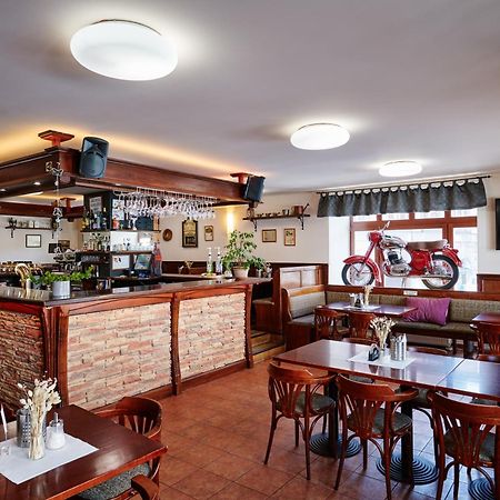 Hotel Zlata Hvezda วิมแปร์ค ภายนอก รูปภาพ