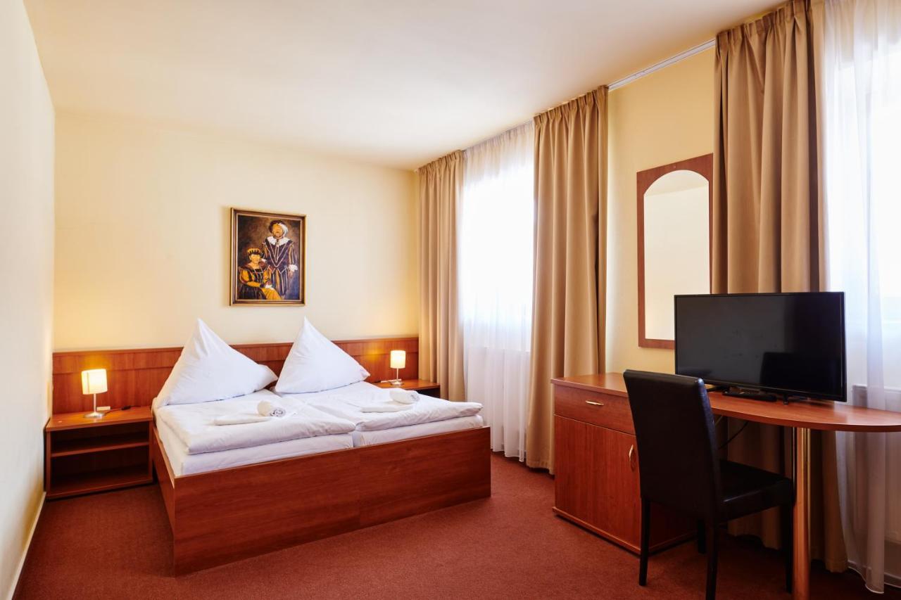 Hotel Zlata Hvezda วิมแปร์ค ภายนอก รูปภาพ