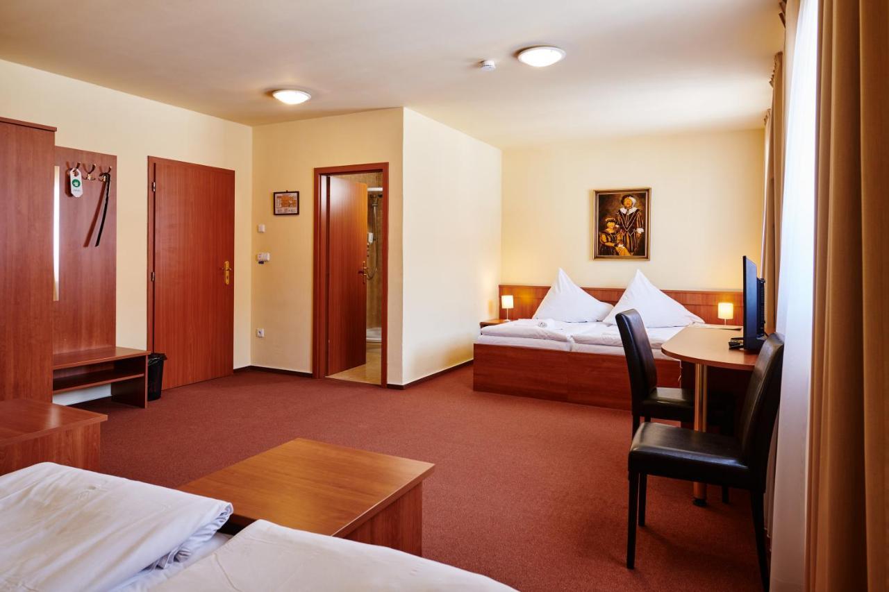 Hotel Zlata Hvezda วิมแปร์ค ภายนอก รูปภาพ