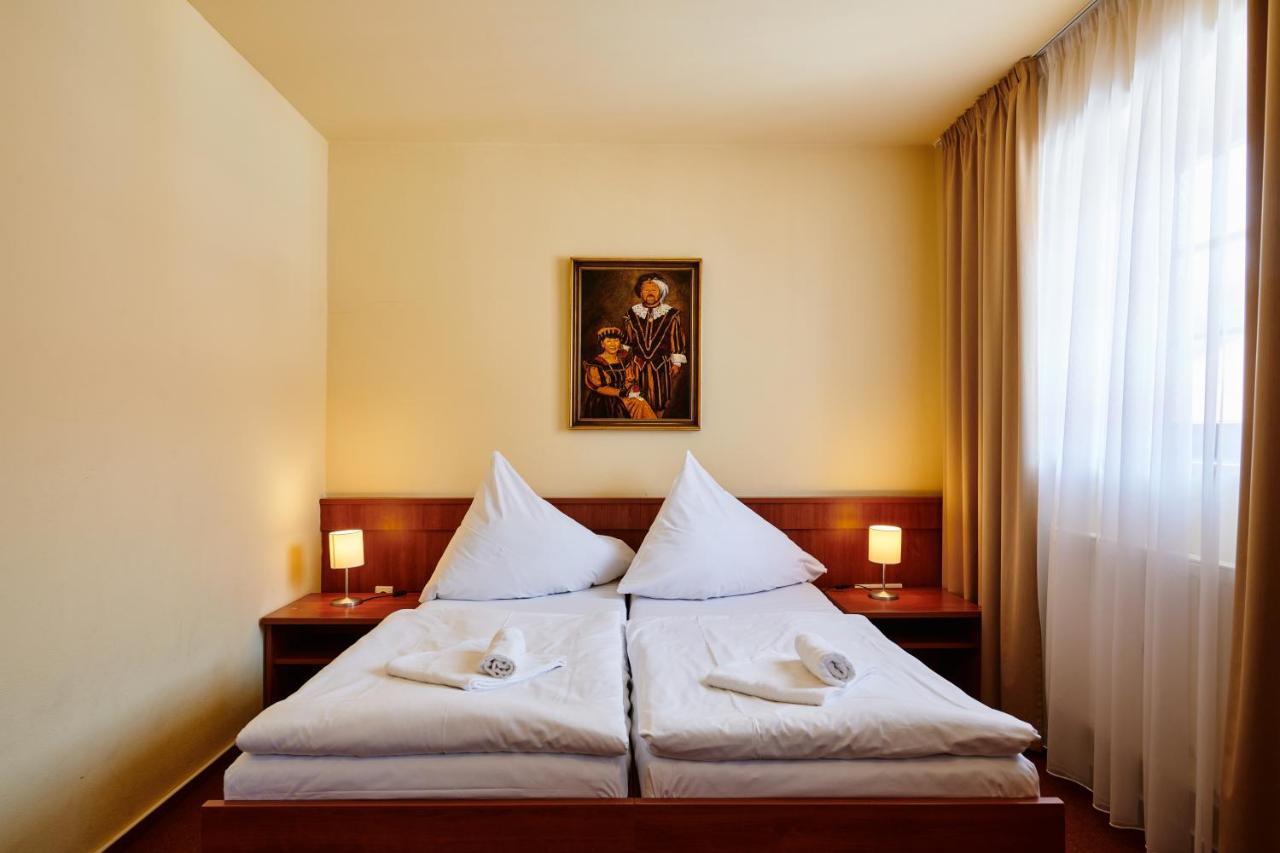 Hotel Zlata Hvezda วิมแปร์ค ภายนอก รูปภาพ
