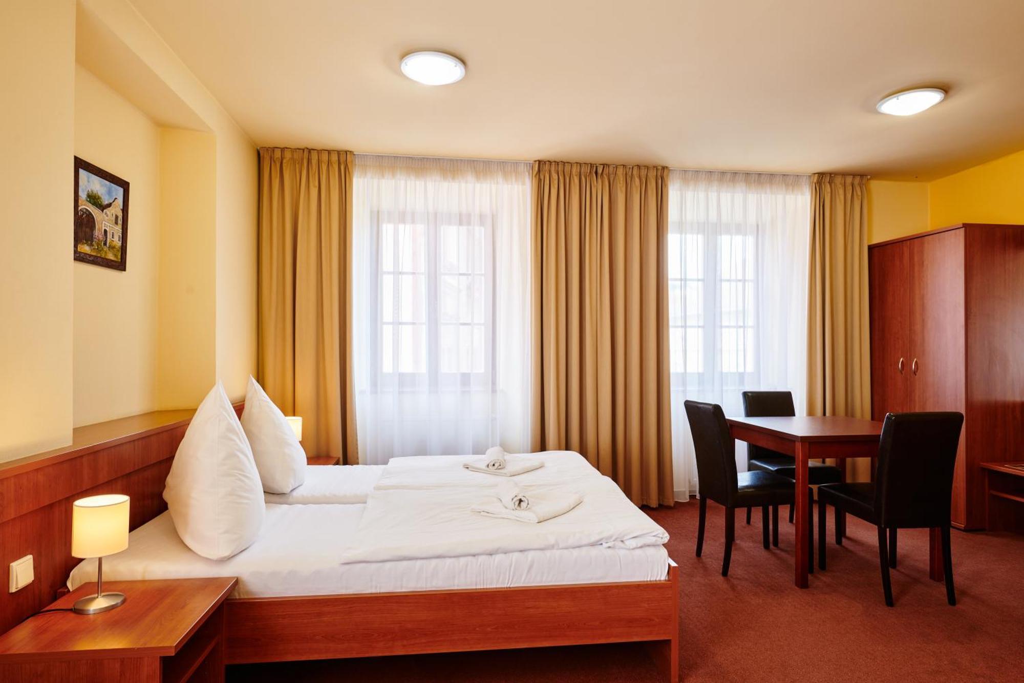 Hotel Zlata Hvezda วิมแปร์ค ภายนอก รูปภาพ