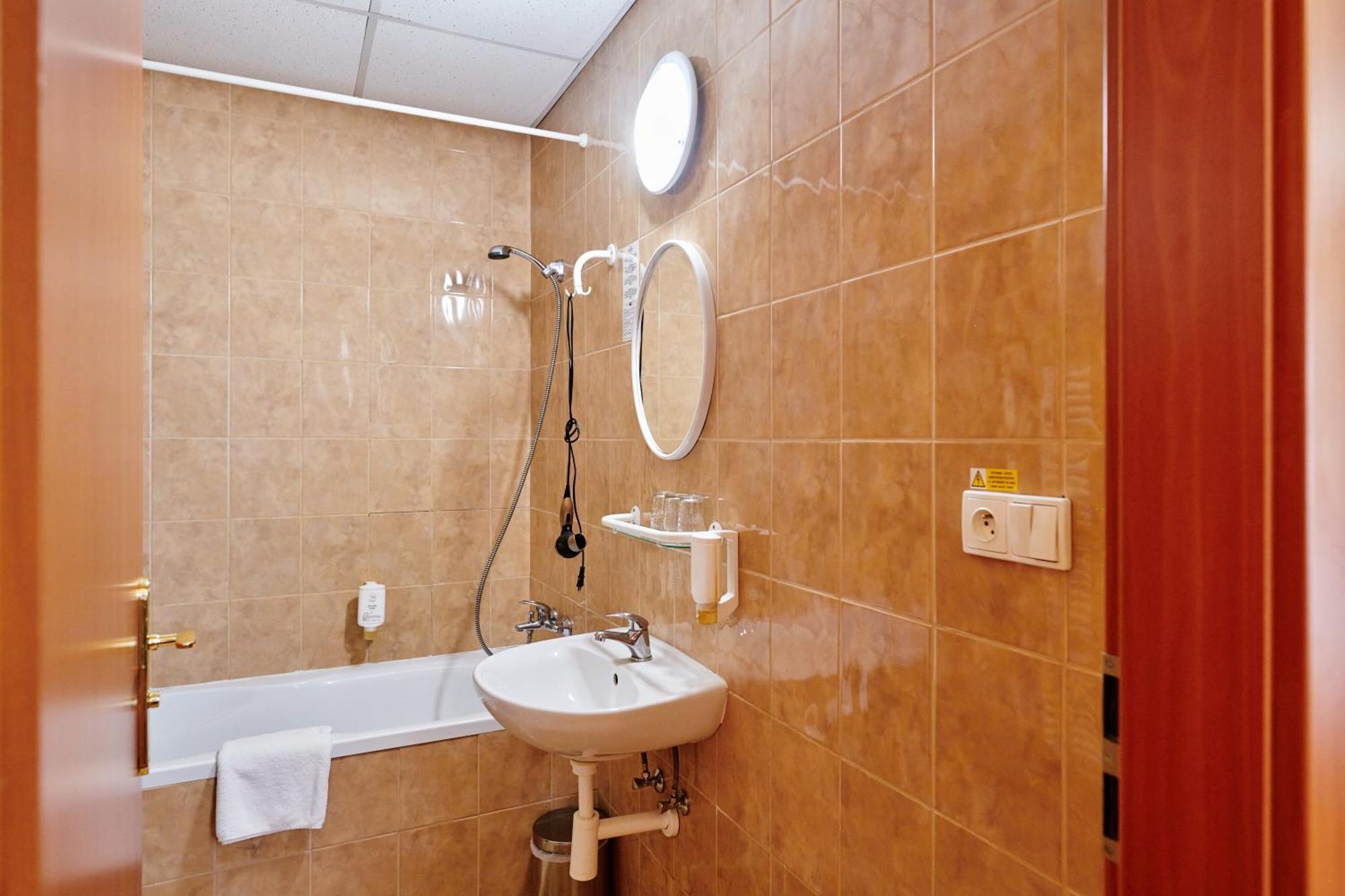 Hotel Zlata Hvezda วิมแปร์ค ภายนอก รูปภาพ